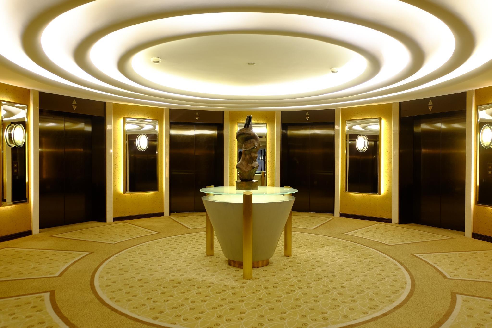 Hua Ting Hotel And Towers Шанхай Екстериор снимка