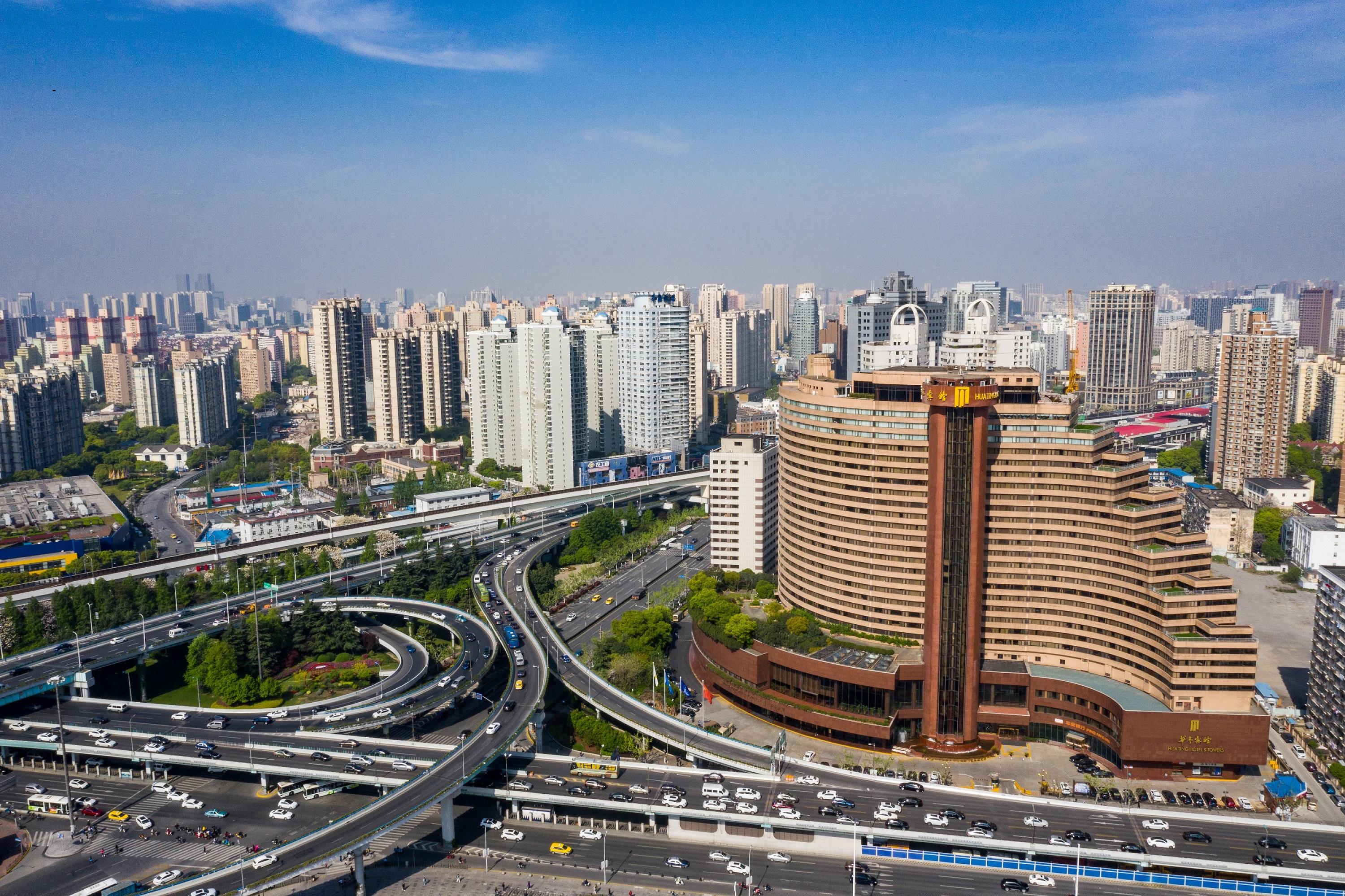 Hua Ting Hotel And Towers Шанхай Екстериор снимка